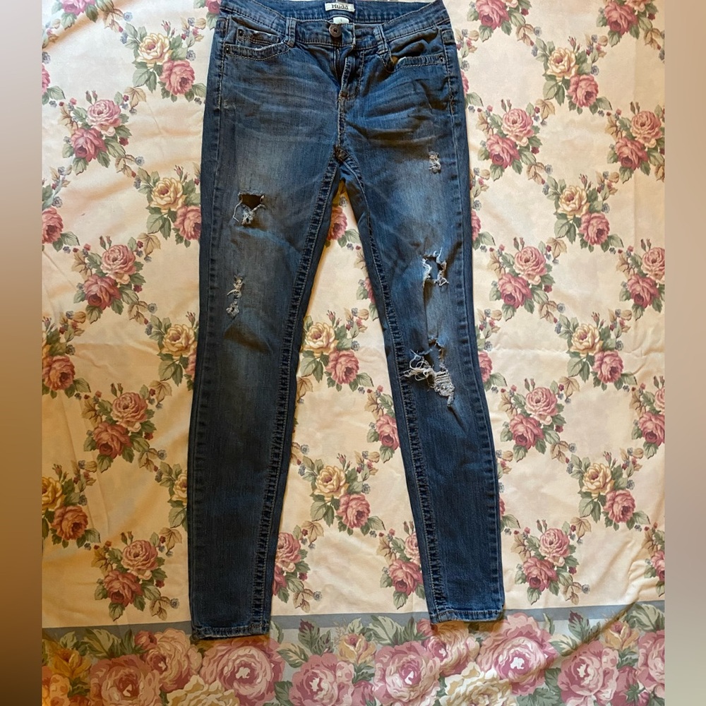 Women’s/Juniors 5, ripped skinny jeans